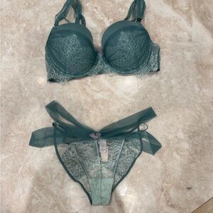 Elegant Lace Intimates Set in Teal 255